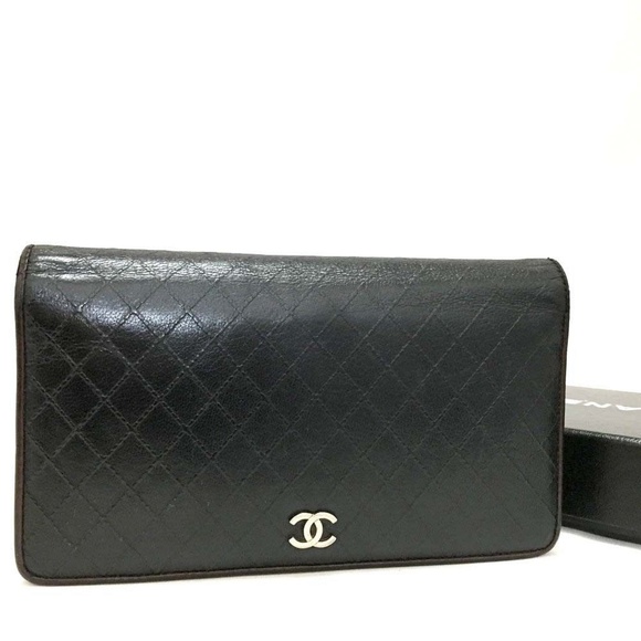 CHANEL Handbags - 100% Auth Chanel Black Bicolore Quilted Matelasse
